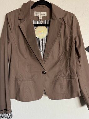 YAG COUTURE Y2K Tan Women's Blazer - NEW w/ Tags -Large